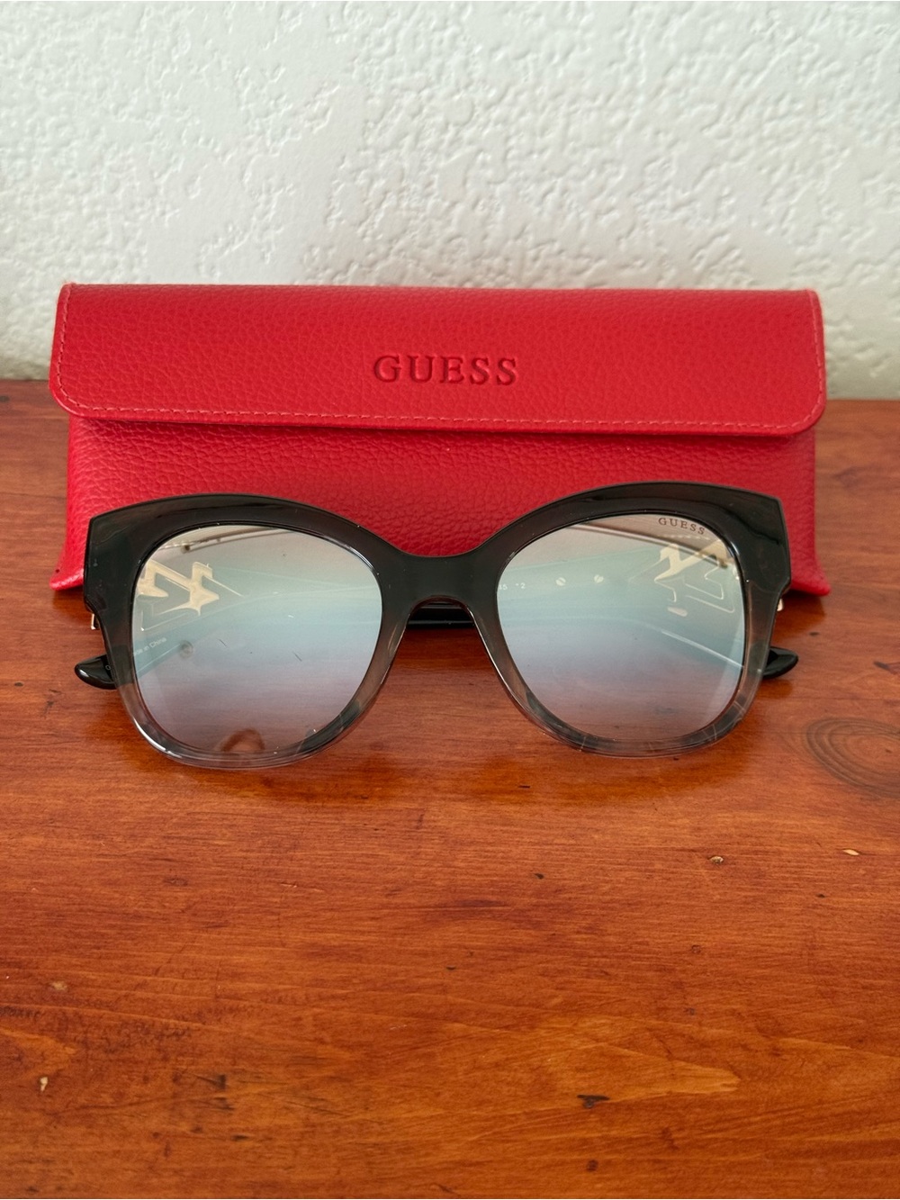 GUESS Women's Mirror brown Frame Sunglasses with Red Case